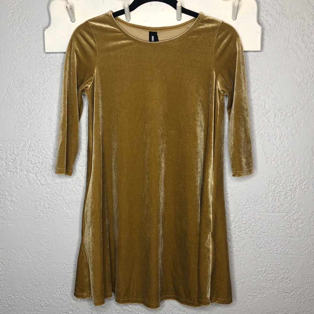 Agnes & Dora Velvet 3/4 sleeve swing tunic in gold - Picture 7 of 8